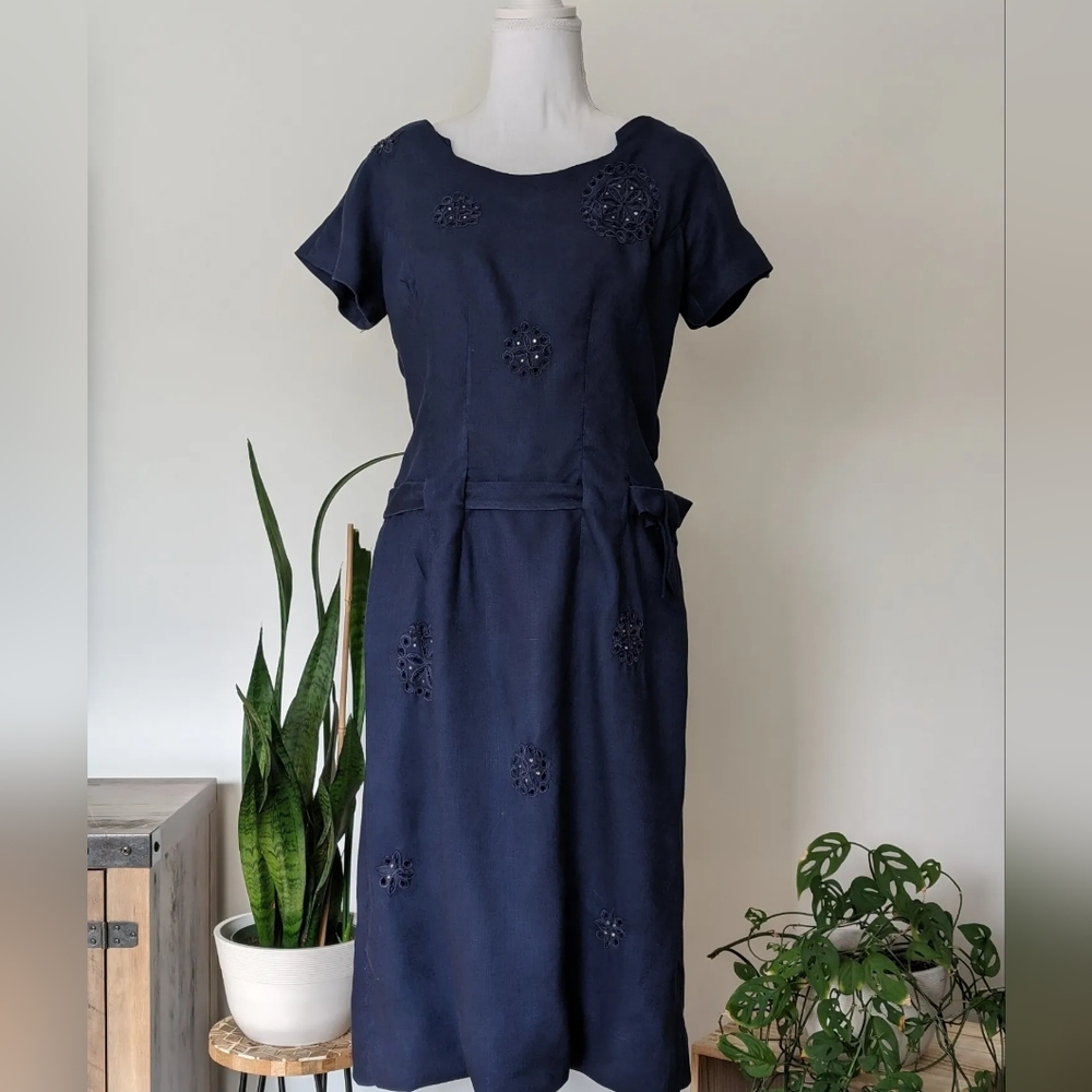 Vintage 1940s navy blue shift party dress with fabric belt and embroidery